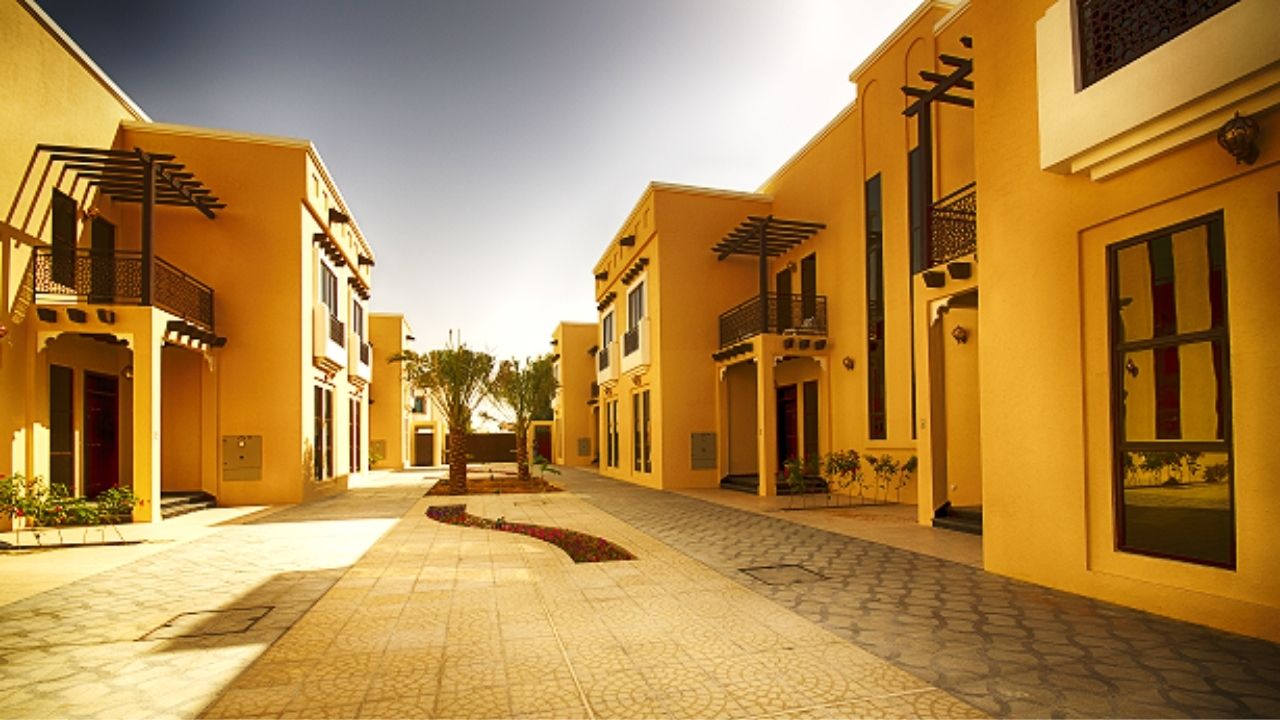 The Hana Road Studios is a state-of-the-art G+M+3+R steel-structured building located in Al Quoz, Dubai. Designed and constructed by Biston, this expansive filming studio stands as a landmark with (30)