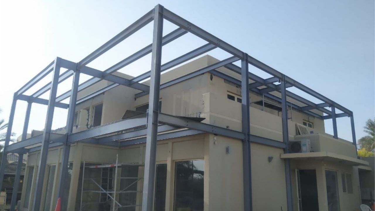 The Hana Road Studios is a state-of-the-art G+M+3+R steel-structured building located in Al Quoz, Dubai. Designed and constructed by Biston, this expansive filming studio stands as a landmark with (31)