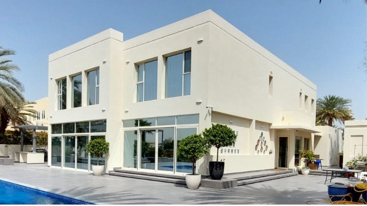 The Hana Road Studios is a state-of-the-art G+M+3+R steel-structured building located in Al Quoz, Dubai. Designed and constructed by Biston, this expansive filming studio stands as a landmark with (32)