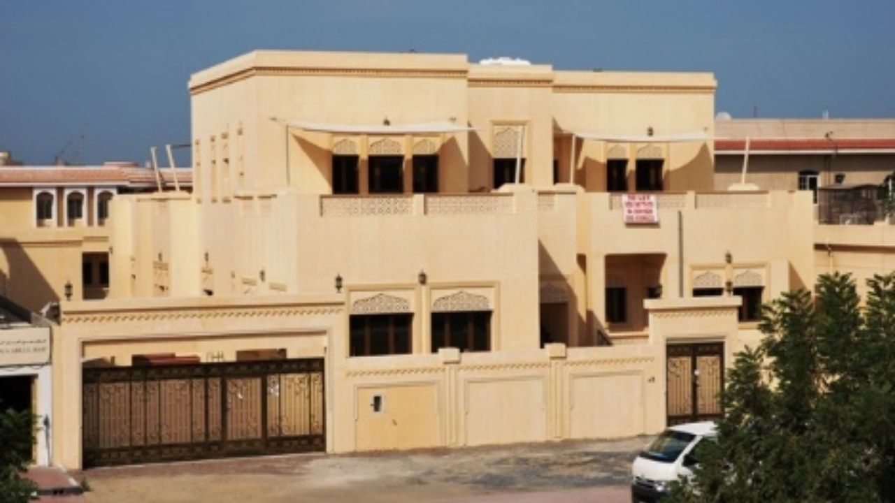 The Hana Road Studios is a state-of-the-art G+M+3+R steel-structured building located in Al Quoz, Dubai. Designed and constructed by Biston, this expansive filming studio stands as a landmark with (38)